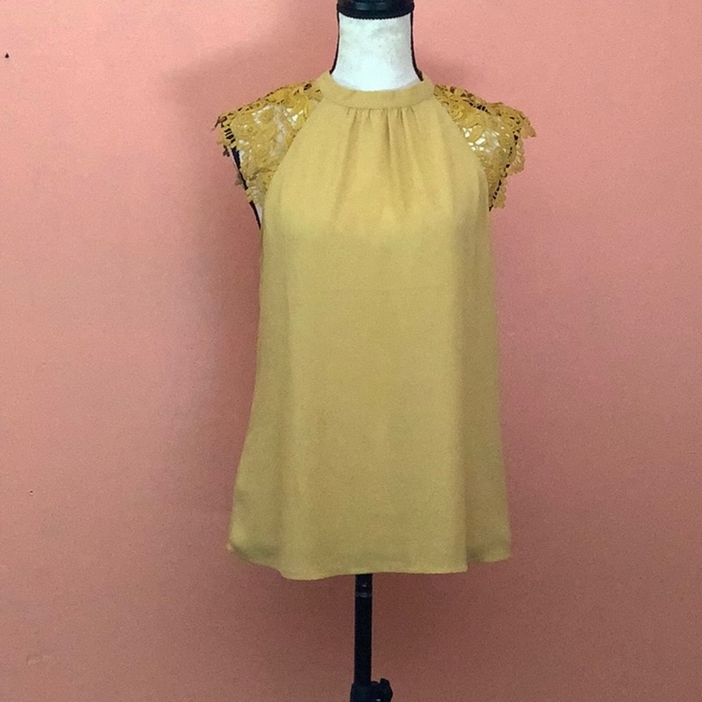 EXPRESS Blouse Top Size Small Sleeveless Lace Accent Shoulder Yellow Gold